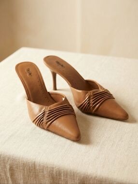 VINTAGE  Mossimo Leather Heeled Slides